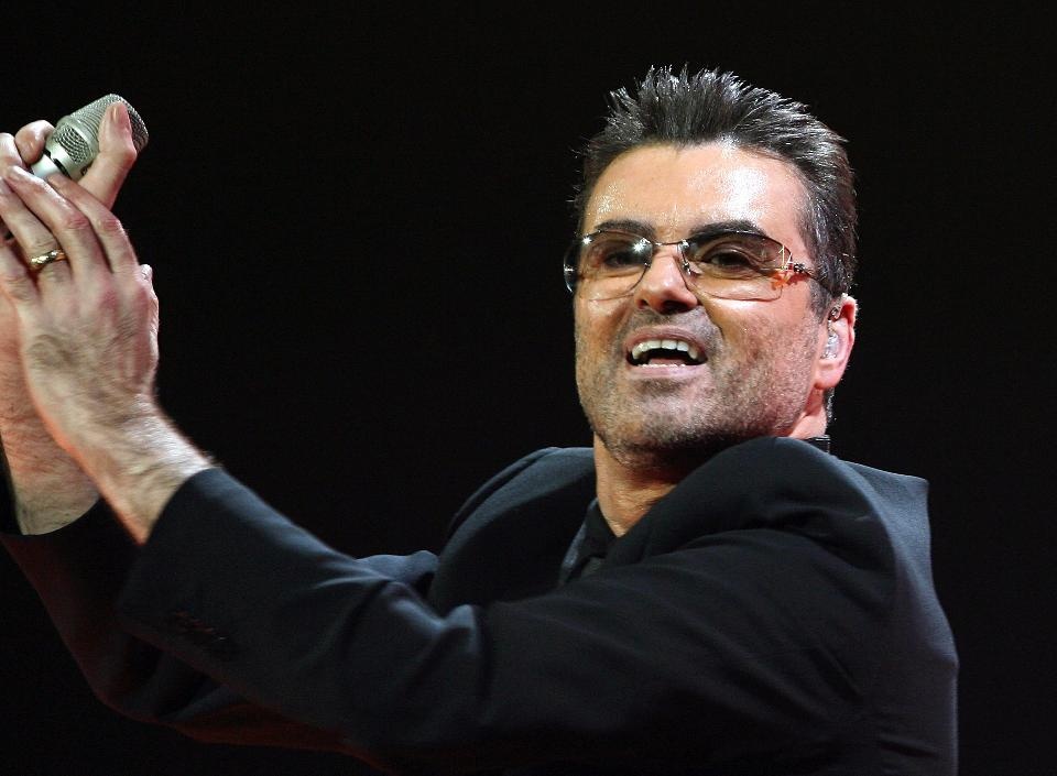 George Michael gay sot tro lai sau khi qua doi hinh anh