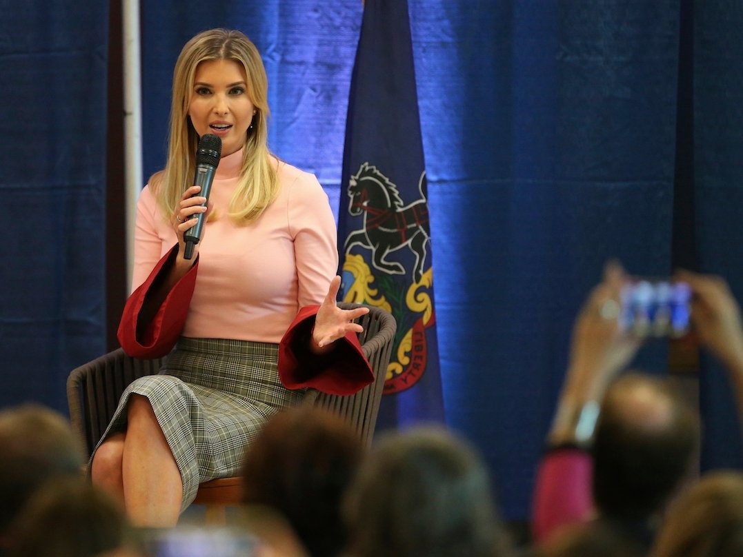 Thời trang giàu nghèo của vợ con tổng thống Donald Trump ảnh 1 Thoi trang giau ngheo cua vo con tong thong Donald Trump anh 1