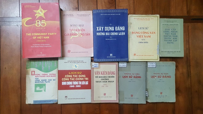Trien lam sach ve Dang Cong san Viet Nam tai Ha Noi hinh anh