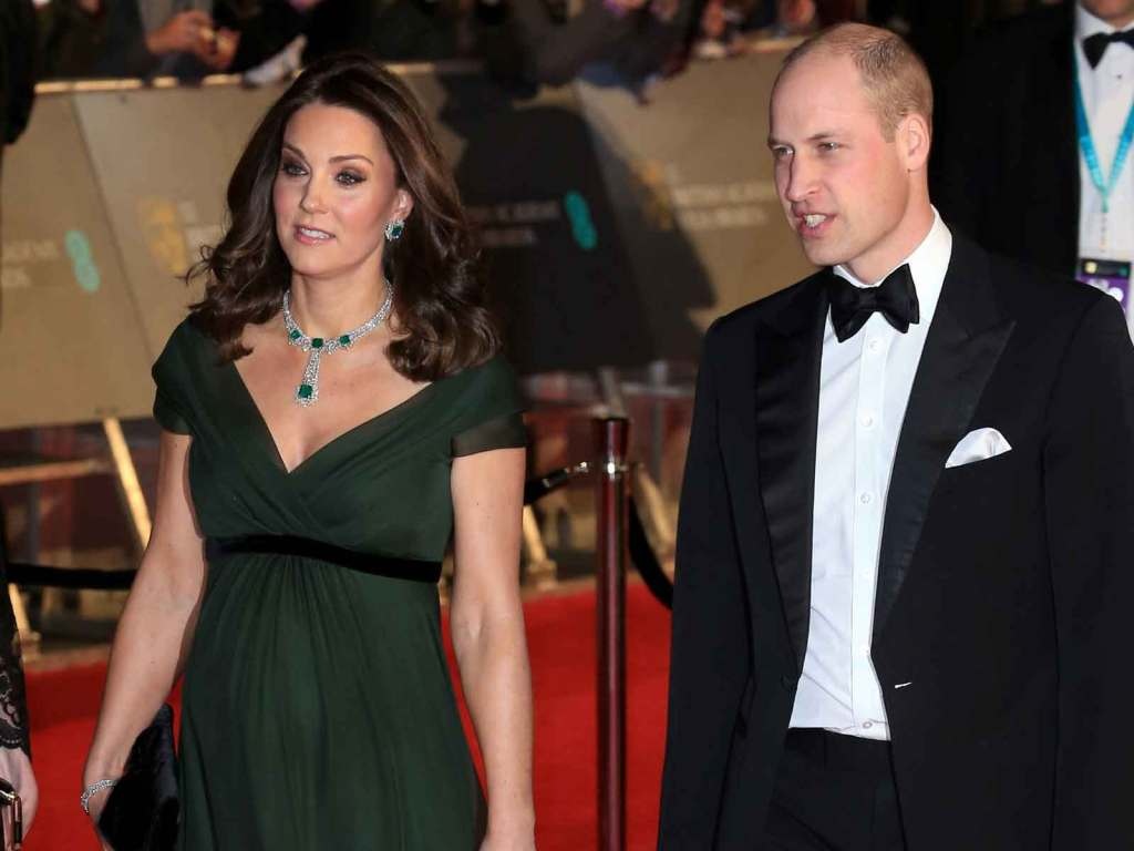 Cong nuong Kate Middleton bi chi trich vi khong mac do den tai BAFTA hinh anh