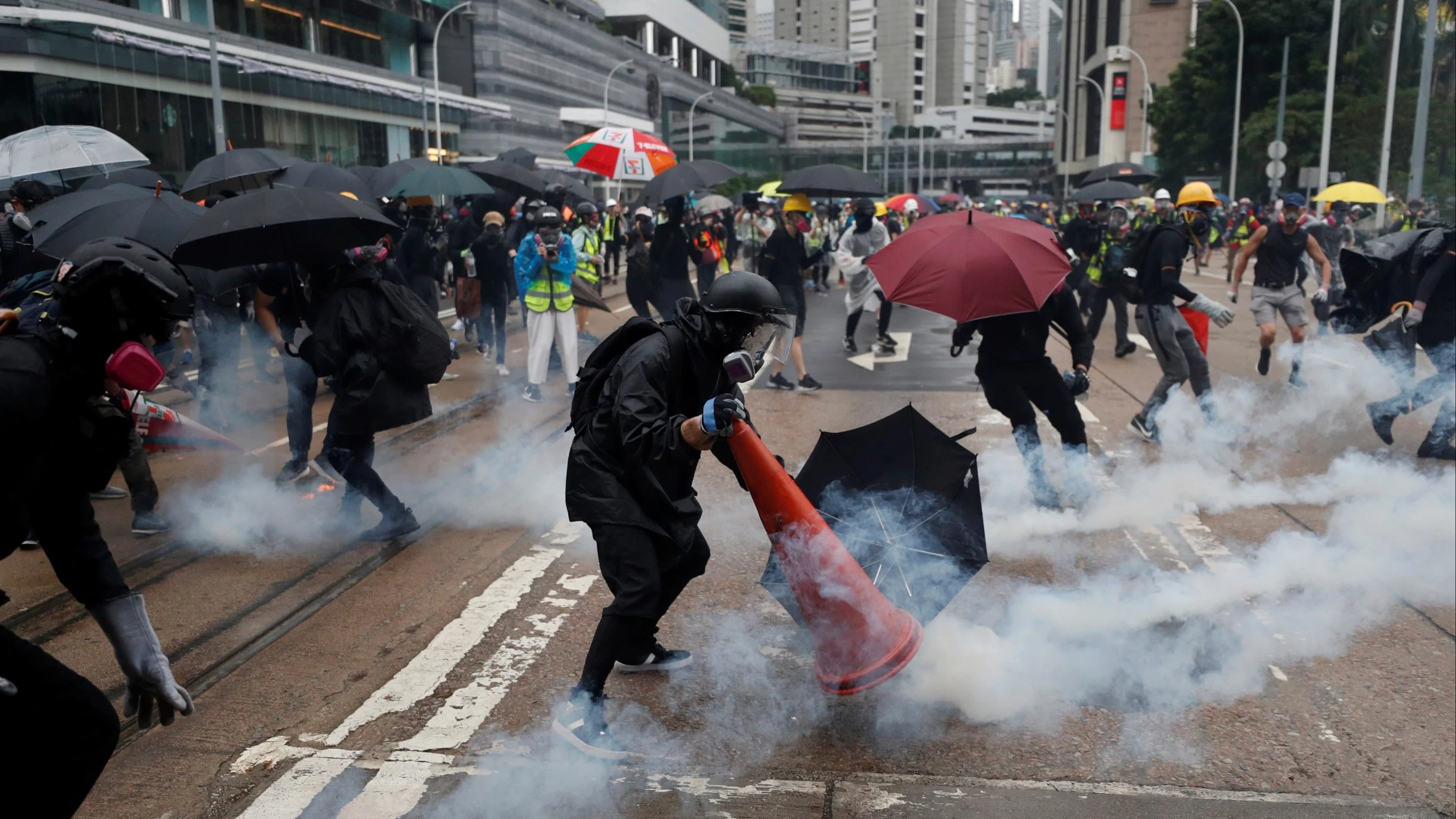 Khach san gap kho, gia toc giau nhat Hong Kong xin chinh quyen giup do hinh anh