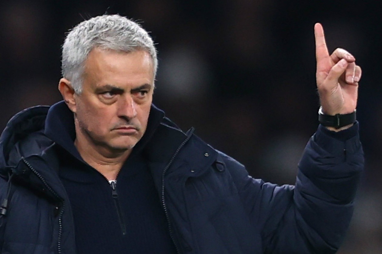 Tu cu dam len khong trung den loi khang dinh cua Mourinho hinh anh