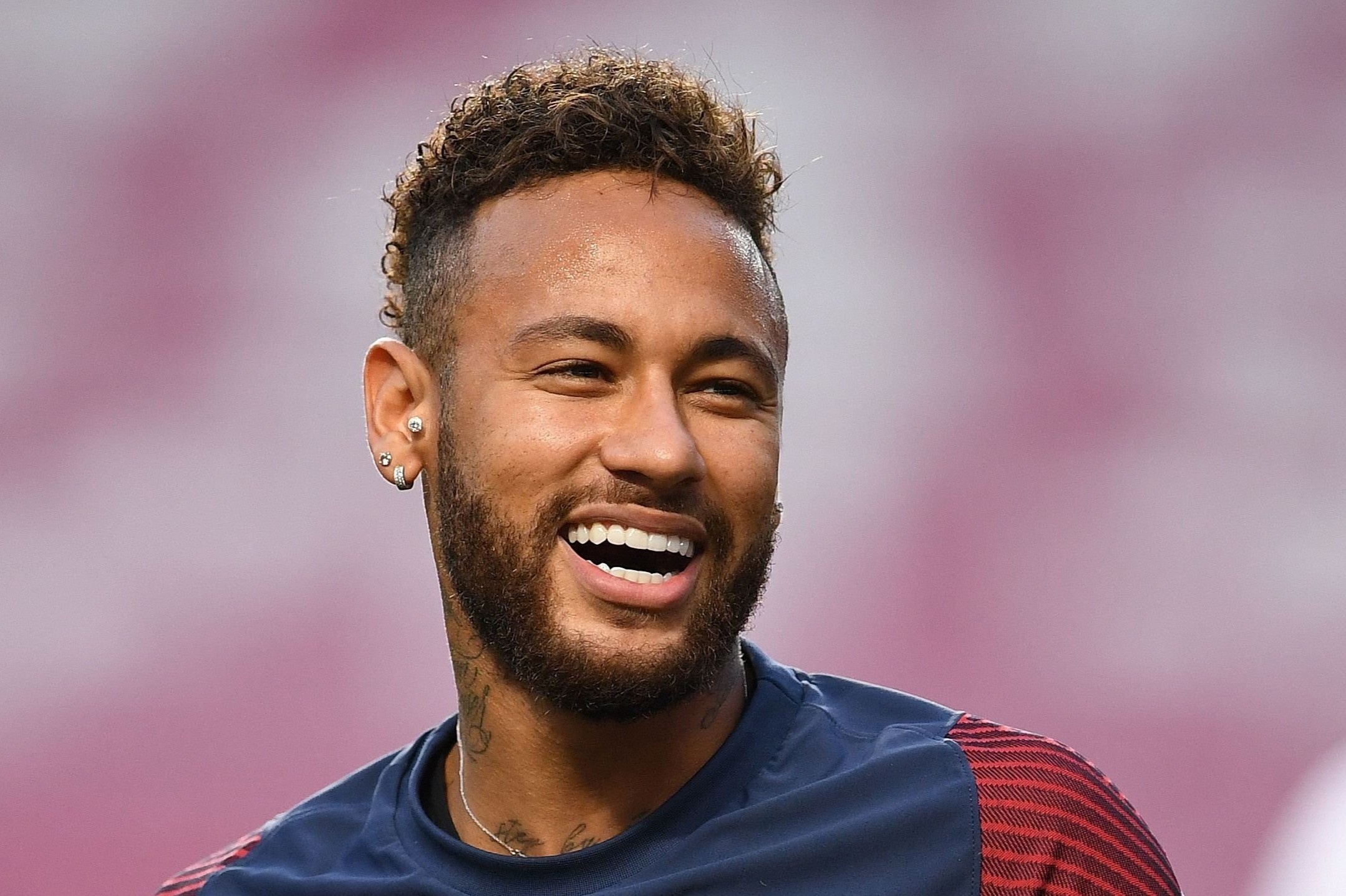 Nghich ly giua Neymar va Lewandowski hinh anh