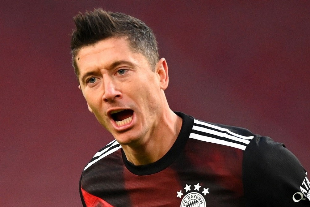 Lewandowski day Ronaldo va Messi xuong vai phu hinh anh