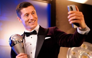 Lewandowski tiep tuc gianh chien thang truoc Ronaldo va Messi hinh anh