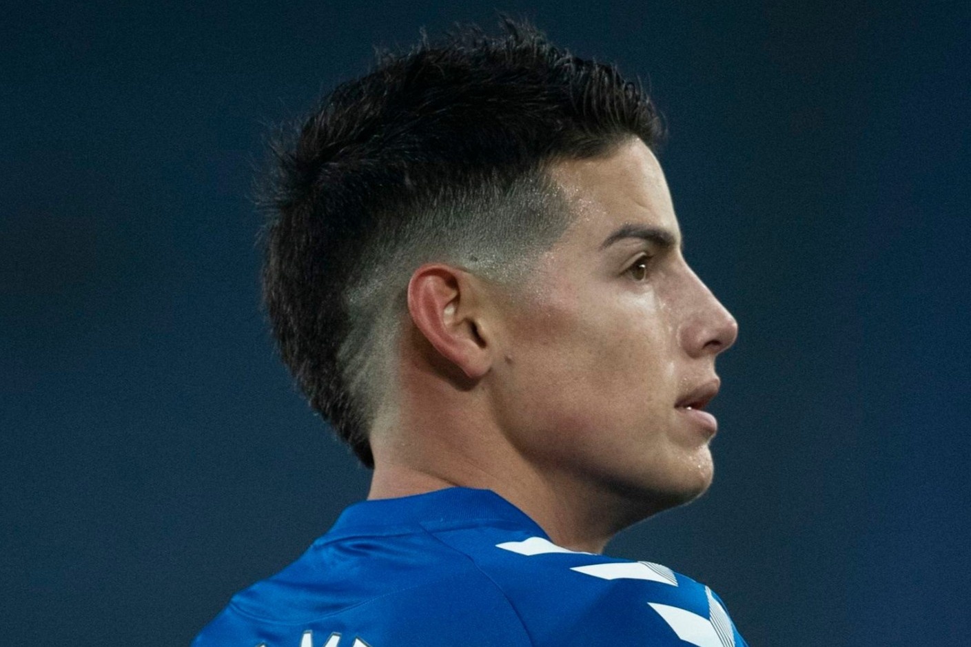 Zidane dung khi tong khu Bale va James Rodriguez hinh anh