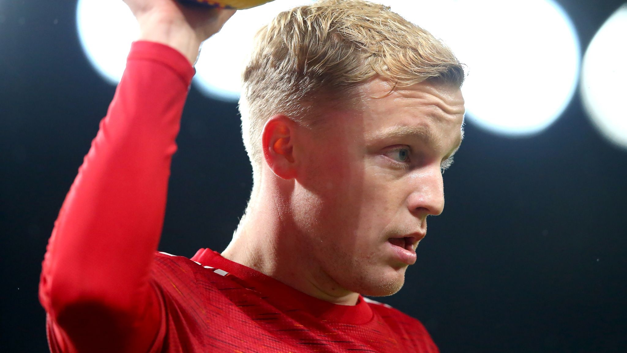 Cu danh got cua Van de Beek la loi nhac nho cho Solskjaer hinh anh