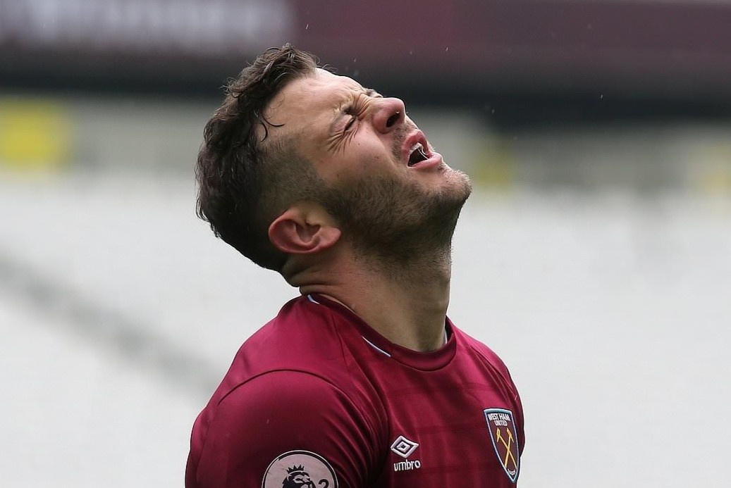 Wilshere va bi kich cua mot than dong hinh anh