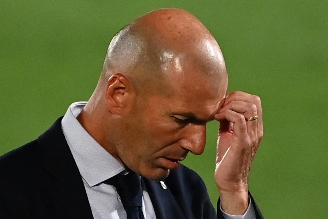 Zidane thu dong trong tran thua cua Real hinh anh