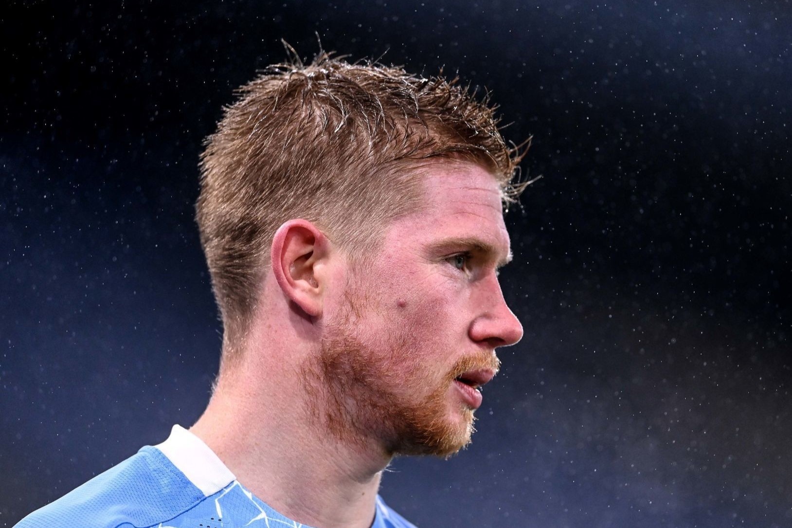 Man City gap kho truoc MU vi mat De Bruyne? hinh anh