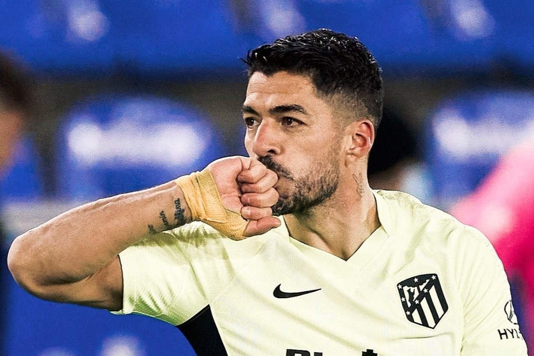 Suarez sap duoc tang luong hinh anh