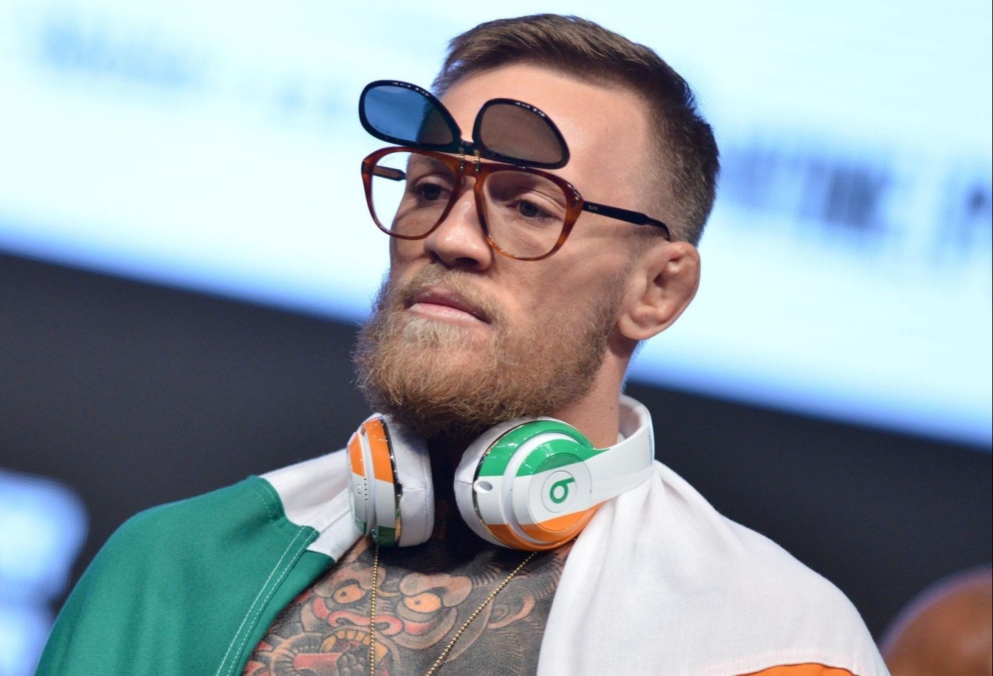 Conor McGregor dang so hon truoc hinh anh