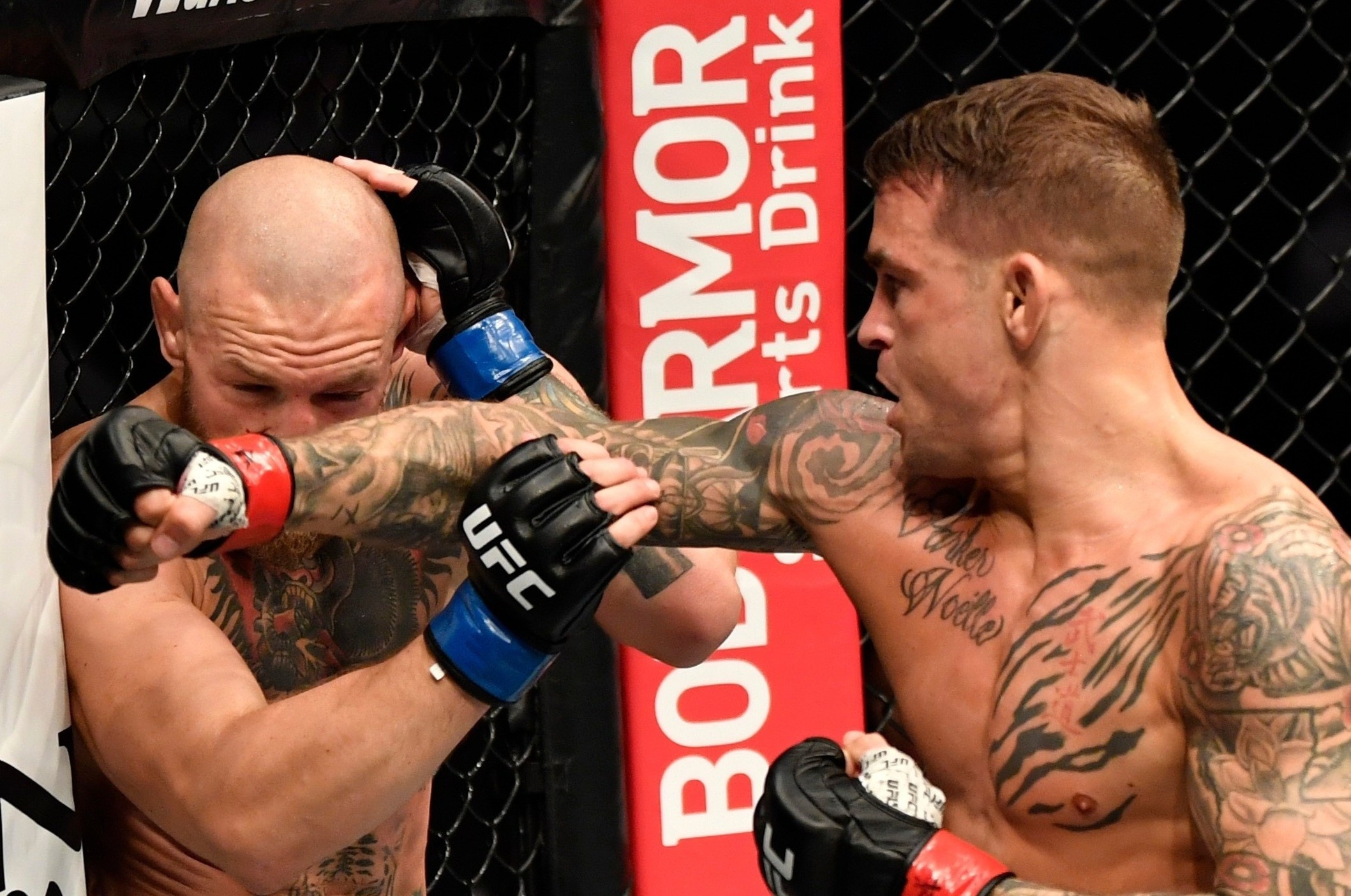 McGregor dung truoc nga ba duong hinh anh