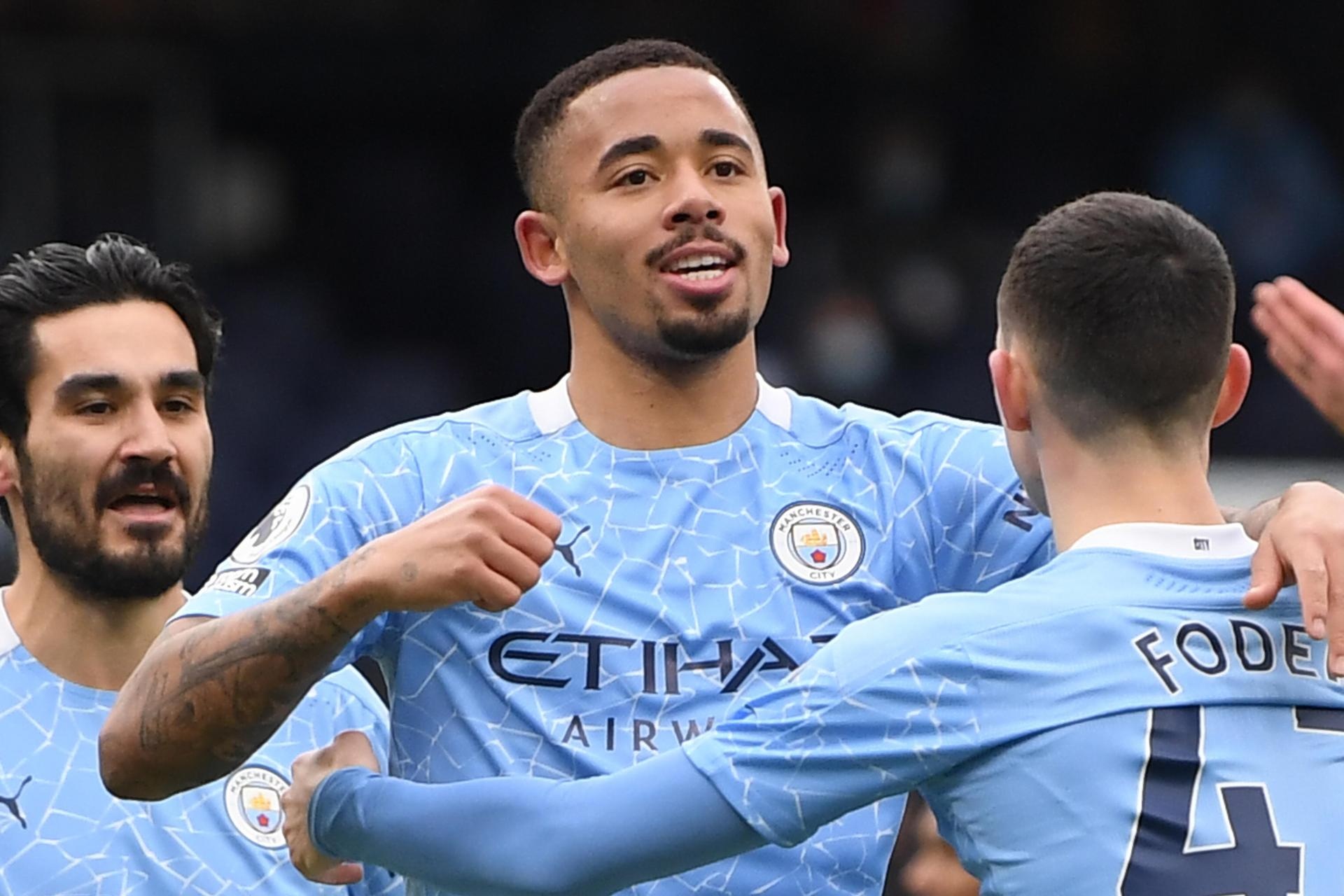 Man City len so mot la loi nhac nho cho Man Utd hinh anh