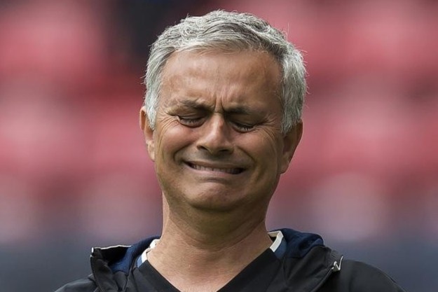Mourinho vo mong vo dich hinh anh