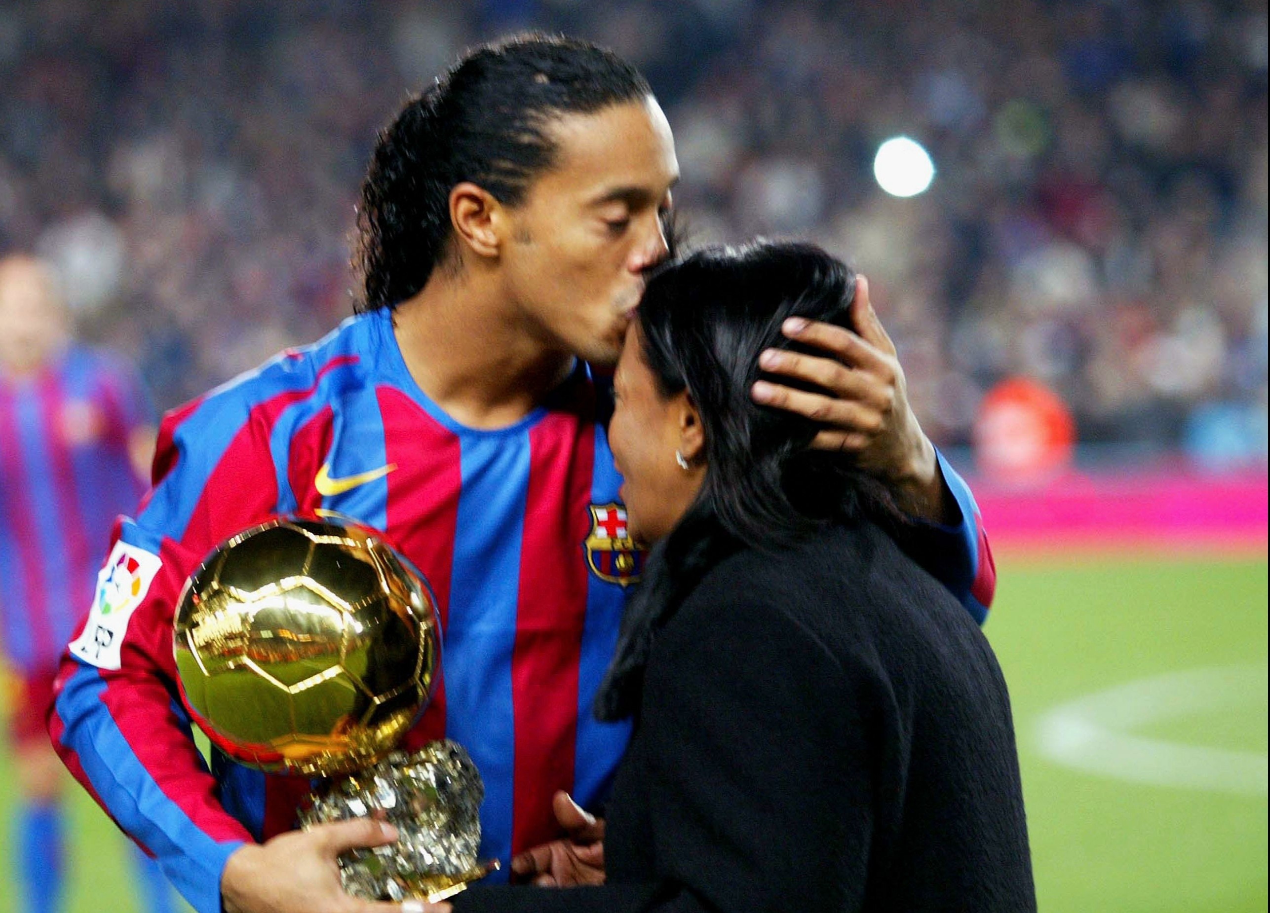 Me cua Ronaldinho qua doi hinh anh
