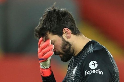 Cha cua thu thanh Alisson chet duoi hinh anh