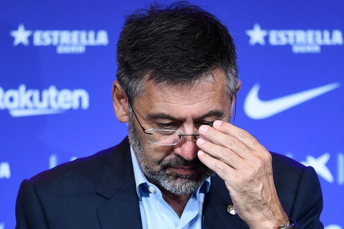 Bartomeu vuong vong lao ly la loi canh tinh cho Barca hinh anh