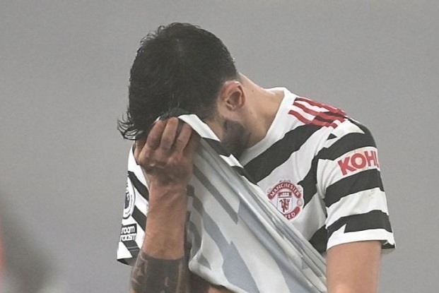 Man Utd tra gia vi lam dung Fernandes hinh anh