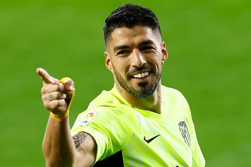 'Barca pham sai lam lon khi de Suarez ra di' hinh anh