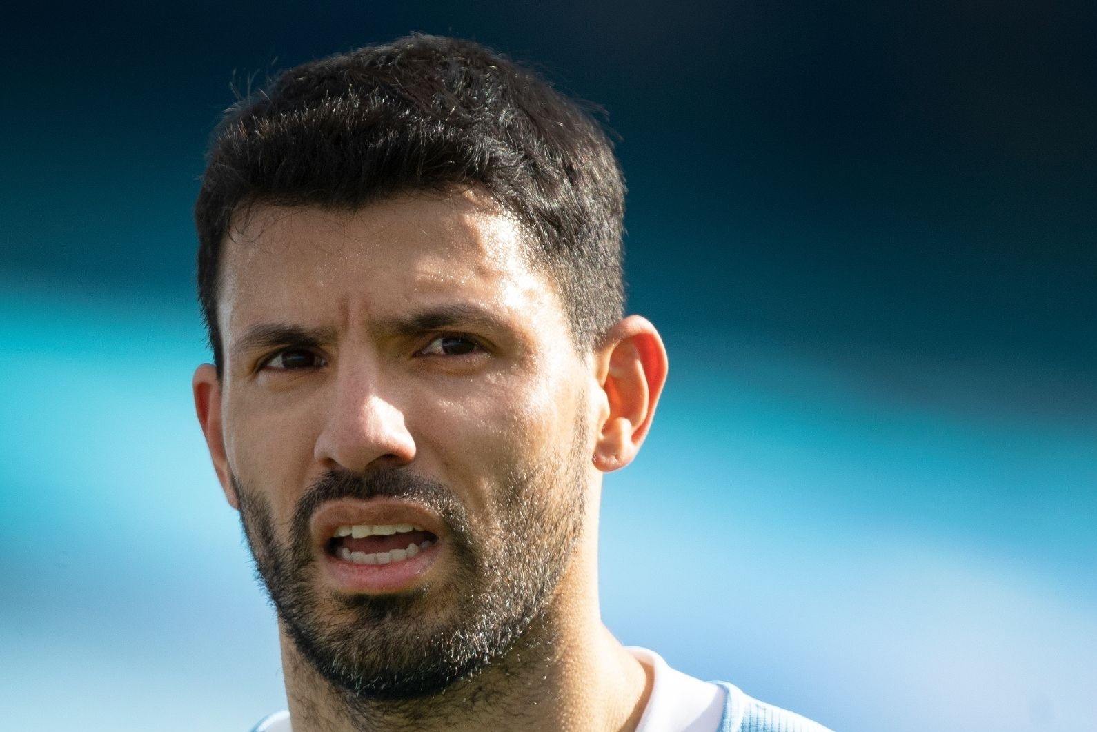 Ai cuu duoc Aguero? hinh anh