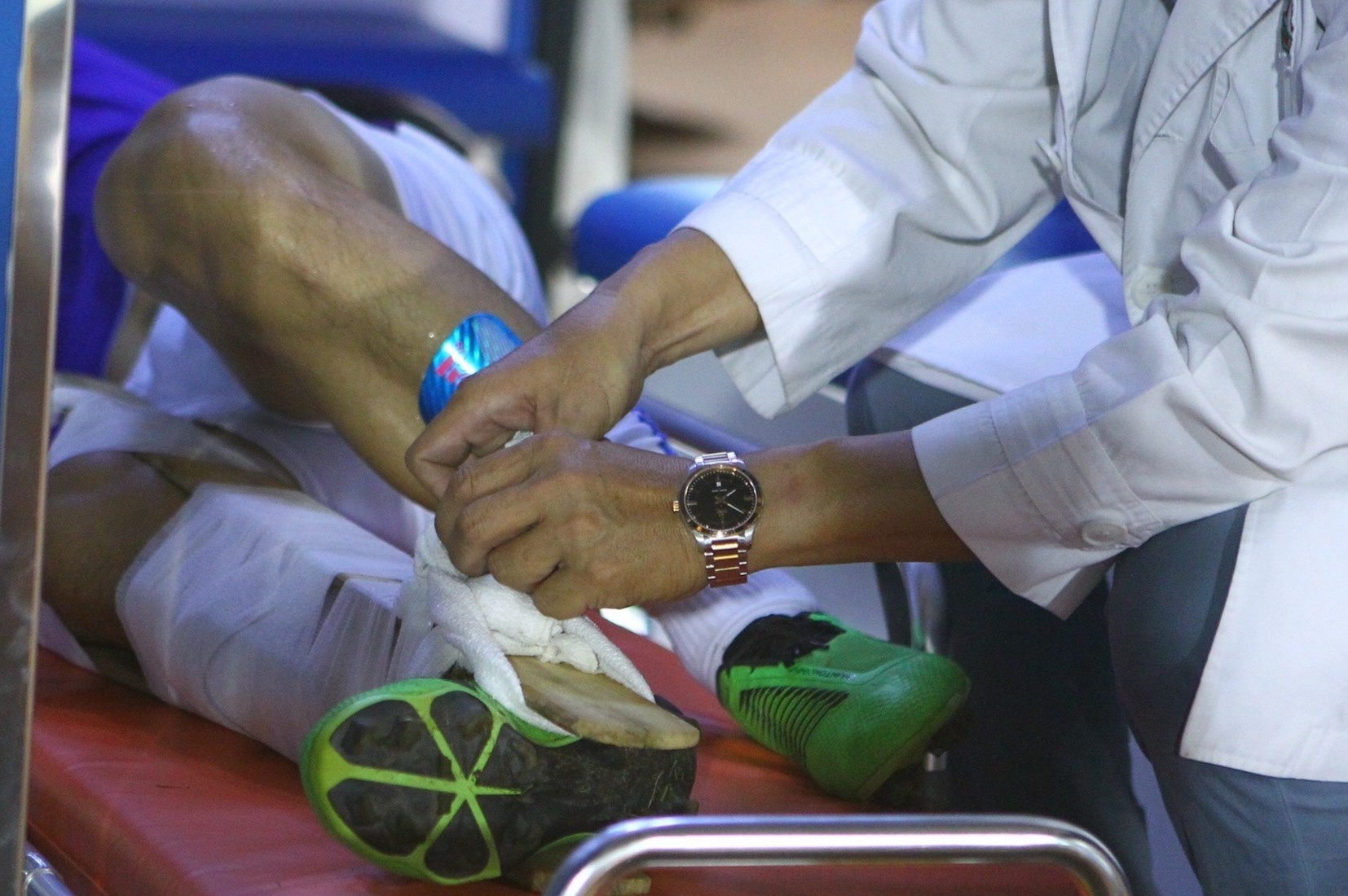 'Cu tac bong voi Hung Dung that khung khiep' hinh anh