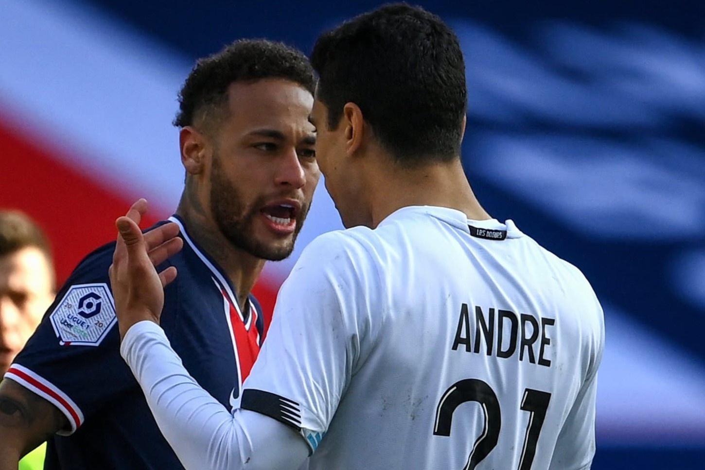 Bao Phap: 'Hanh vi cua Neymar that kinh khung' hinh anh