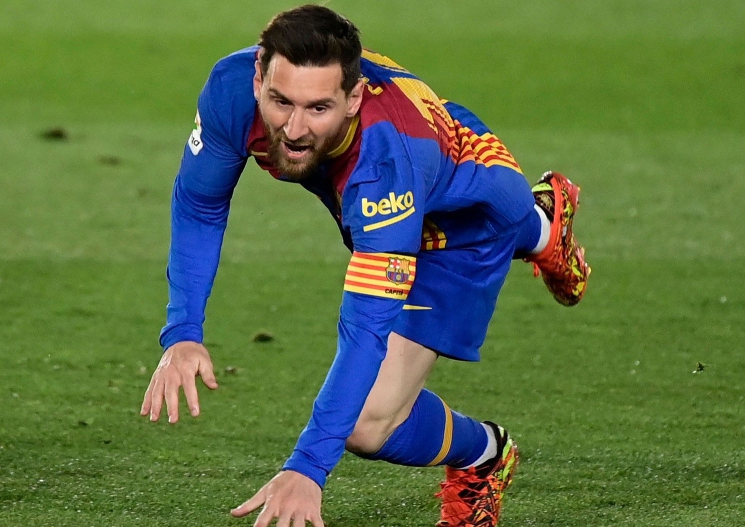 Real vo hieu hoa Messi nhu the nao? hinh anh