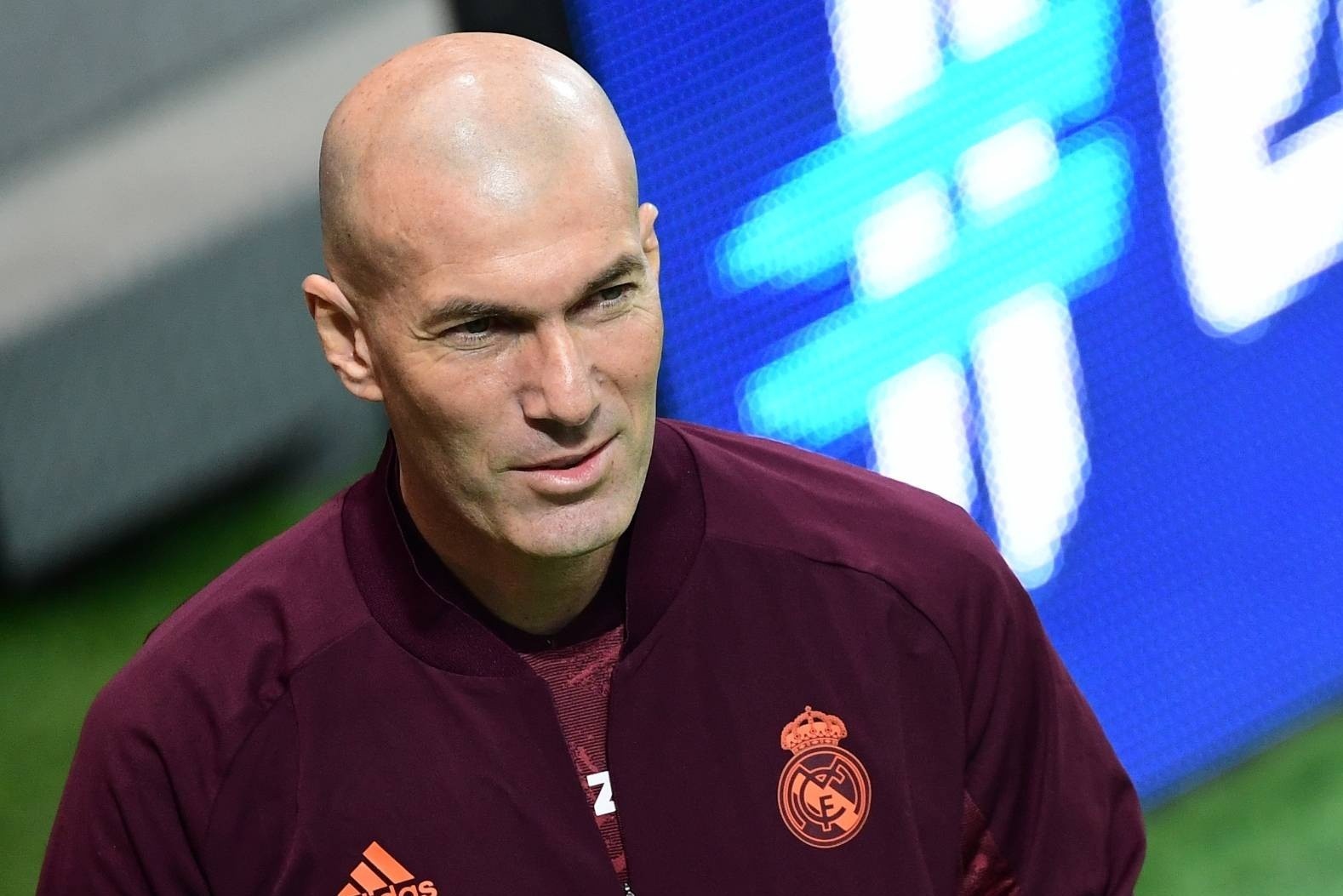 Zinedine Zidane qua gioi hinh anh