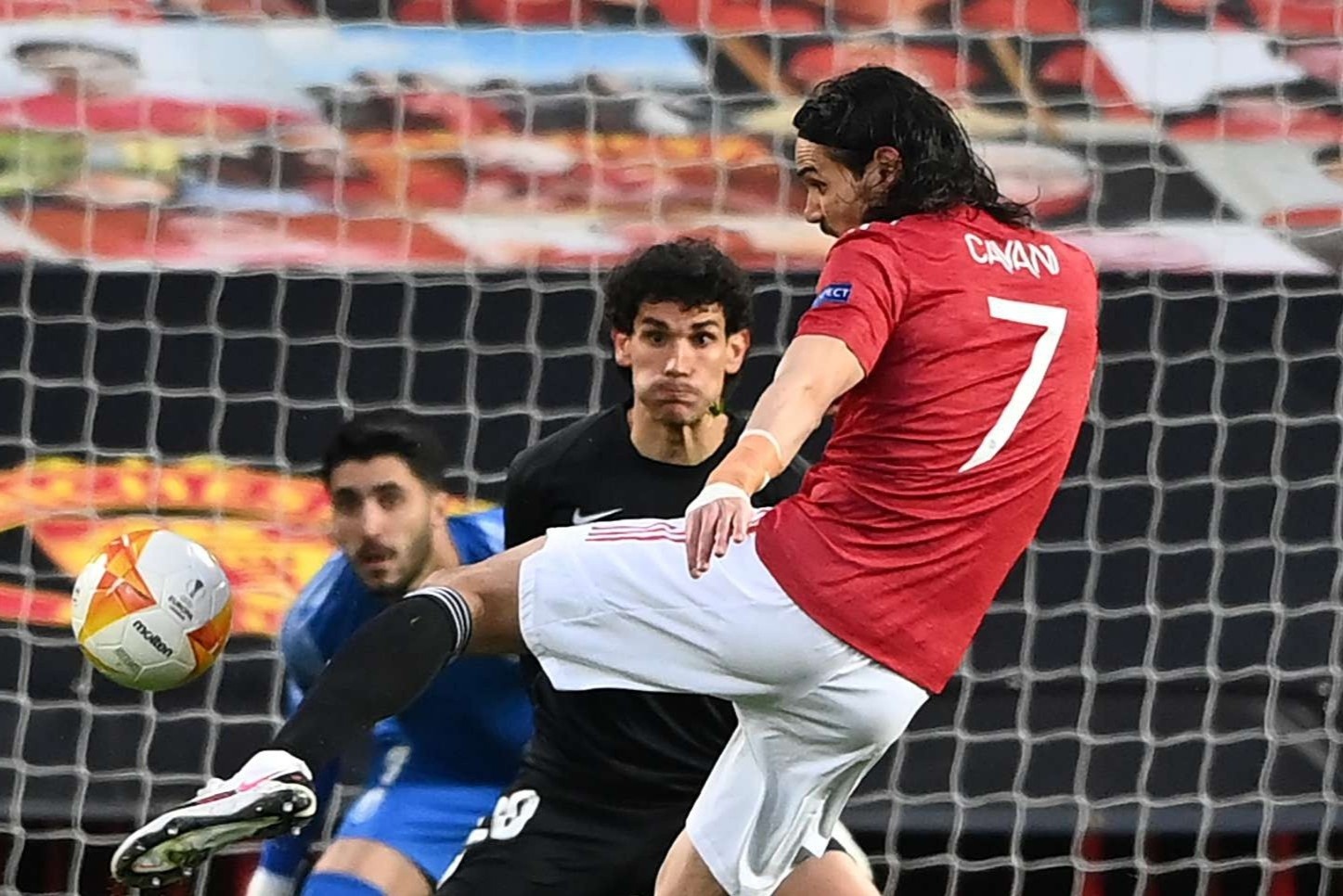 Dang cap cua Cavani hinh anh