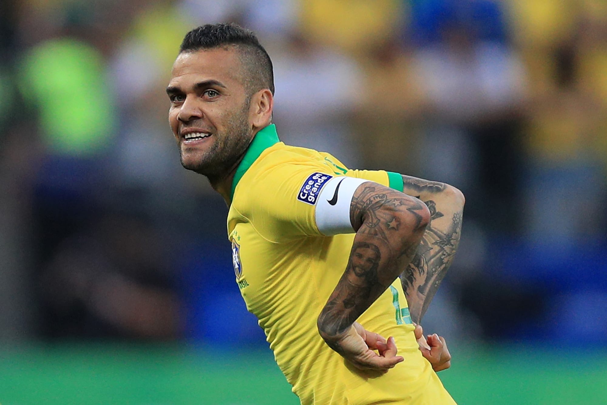 Dani Alves anh 1