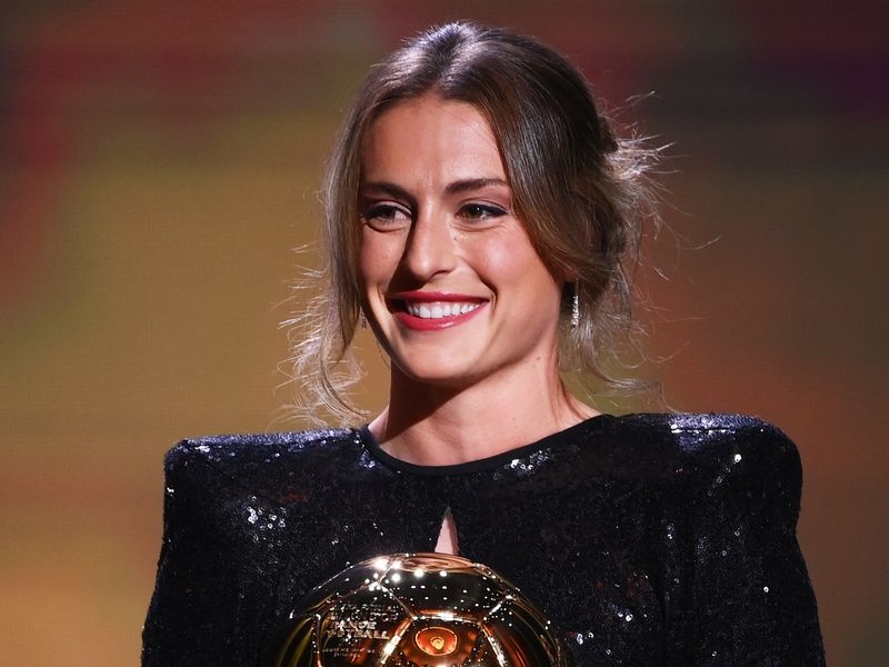 Zing phong van Qua bong vang nu the gioi 2021 hinh anh