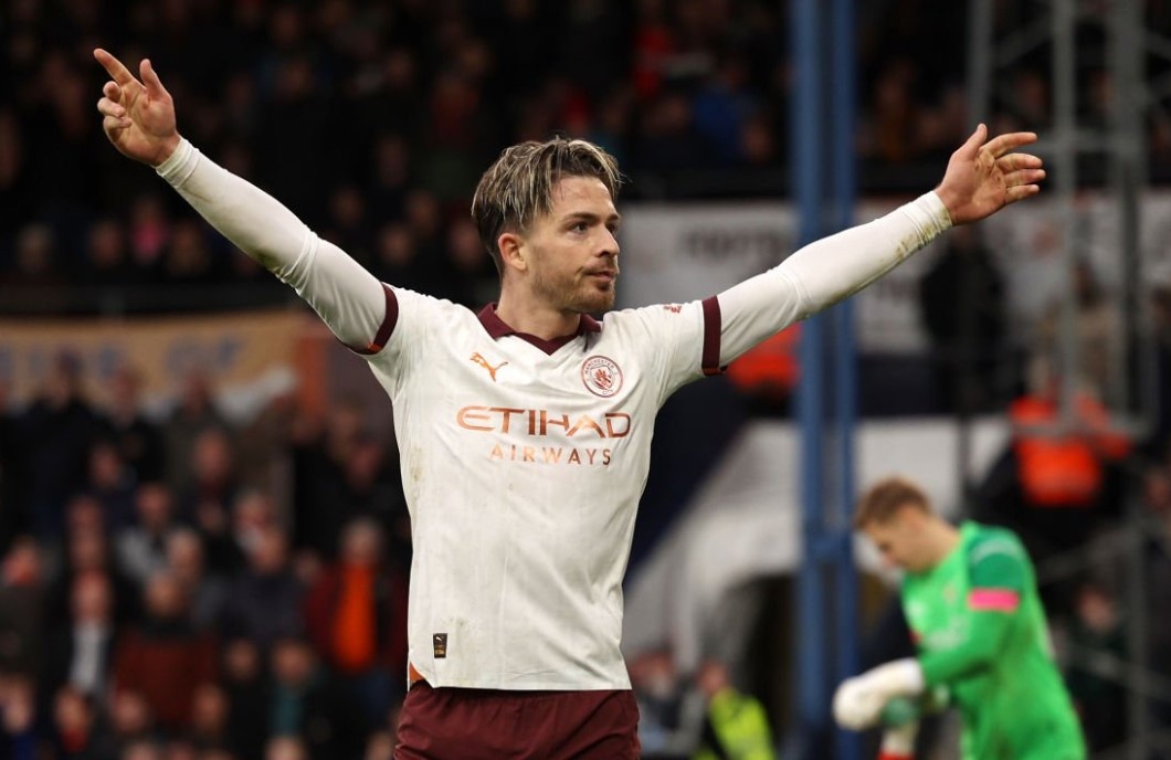 Man City thang nhoc doi moi len hang, Chelsea guc nga truoc Everton hinh anh