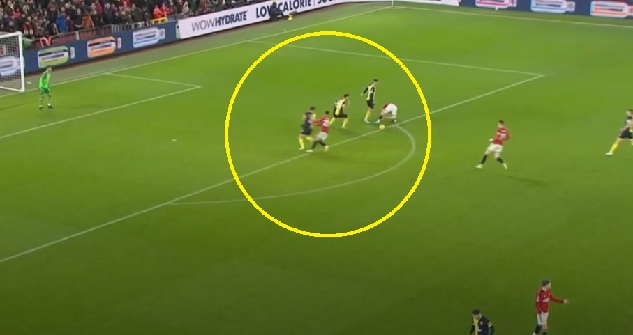 Trong tai mac sai lam o tran thua cua Man United hinh anh