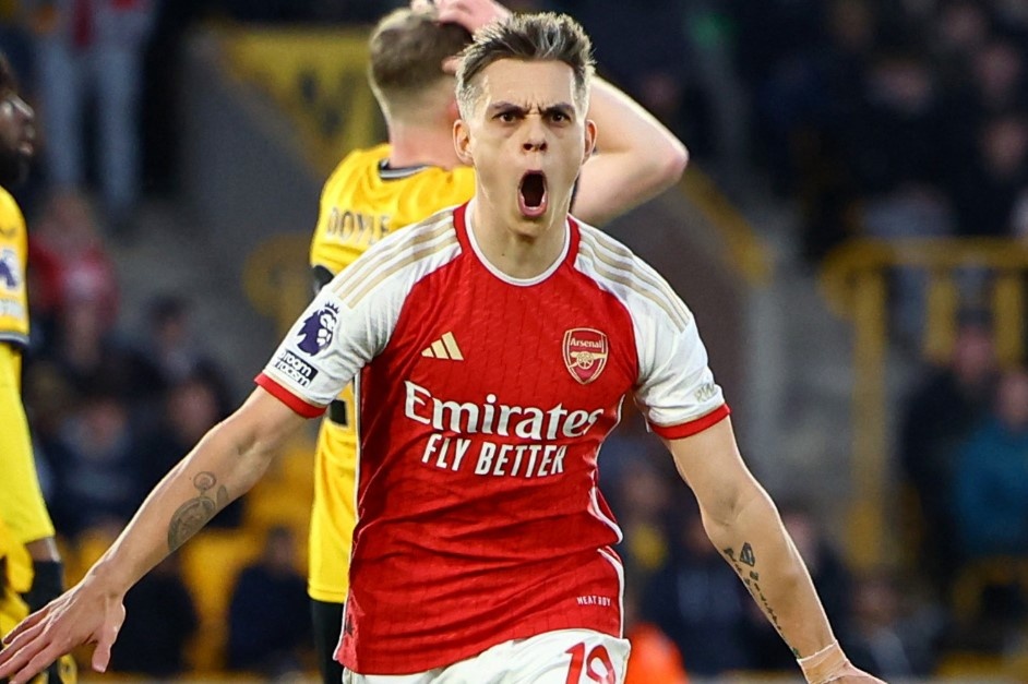 Arsenal tro lai ngoi dau Premier League hinh anh