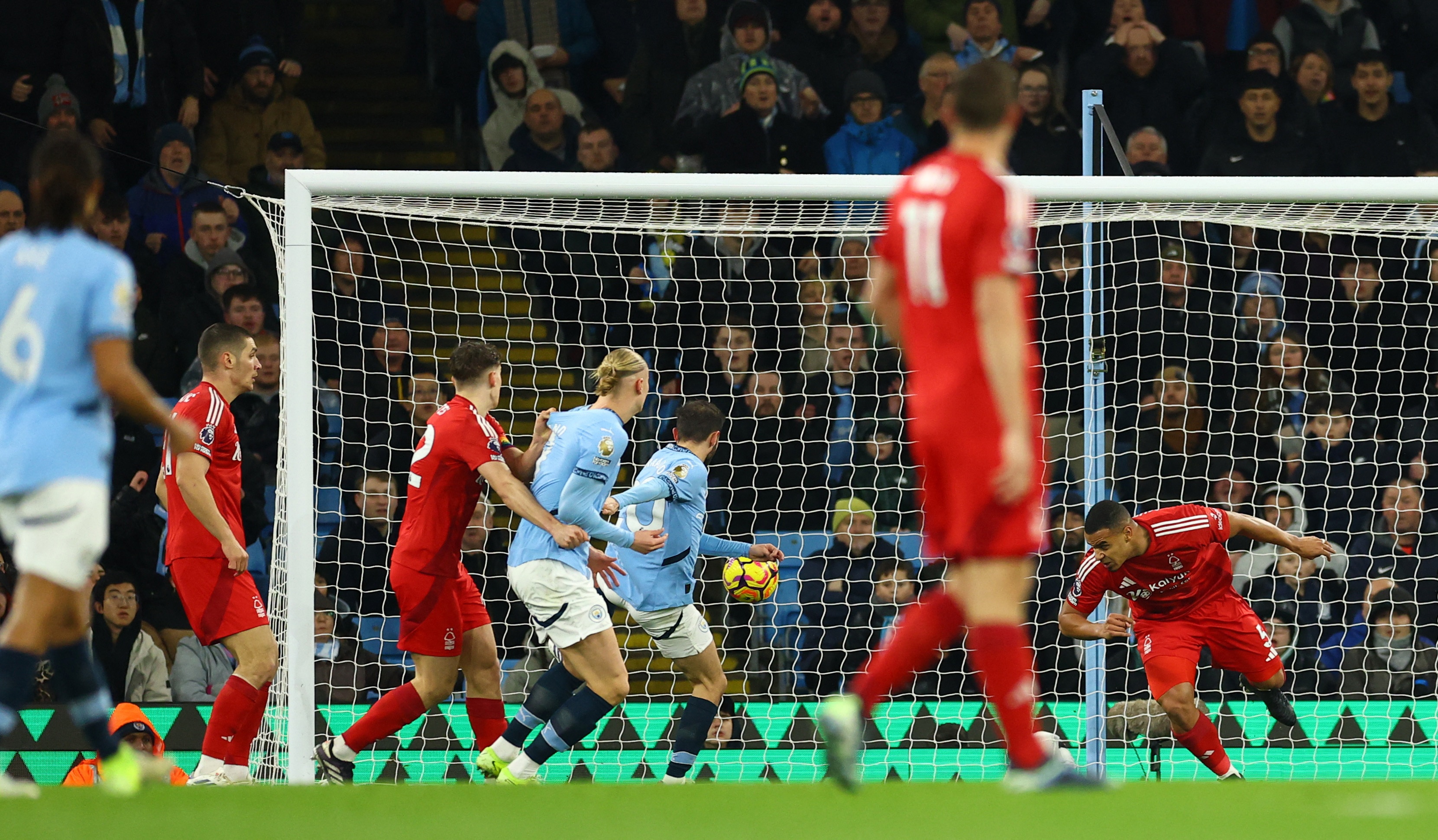 Man City dau Nottingham anh 3