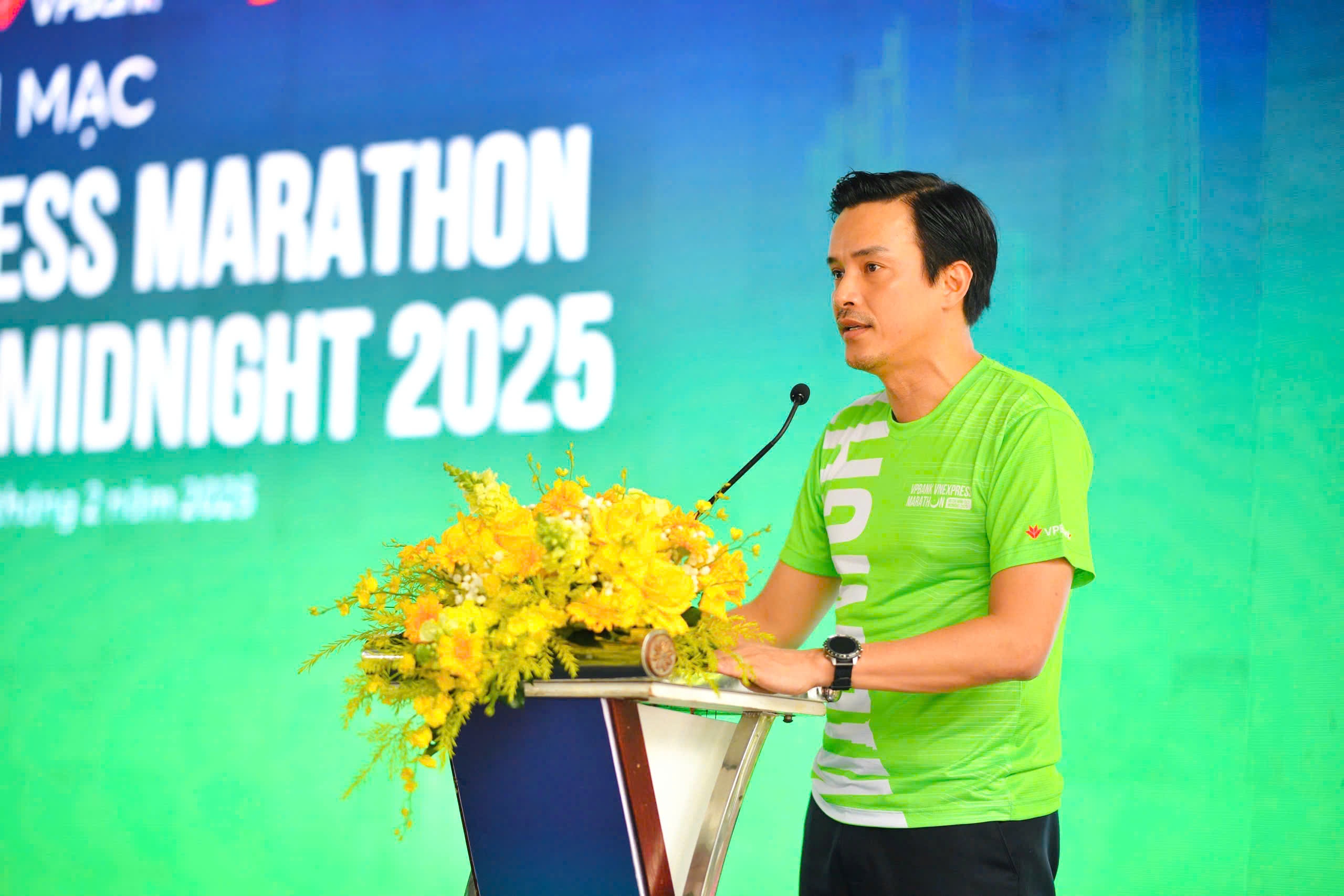 12.000 van dong vien tham gia giai chay dem tai TP.HCM hinh anh