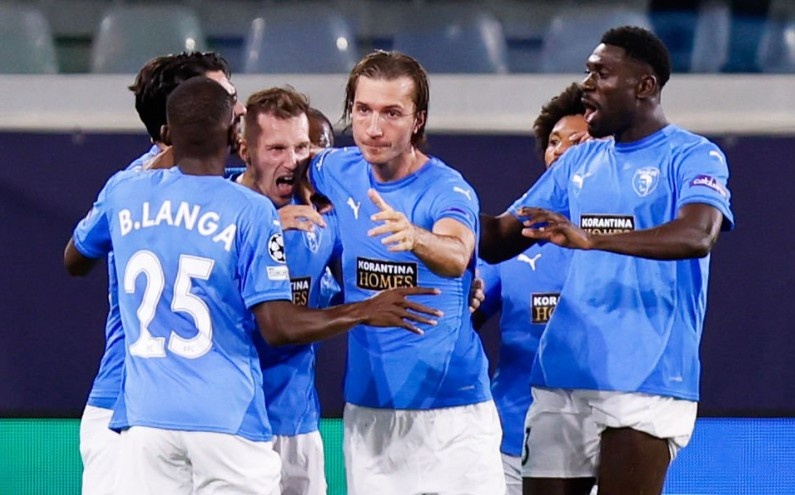 CLB ty hon viet tiep chuyen co tich tai Champions League hinh anh