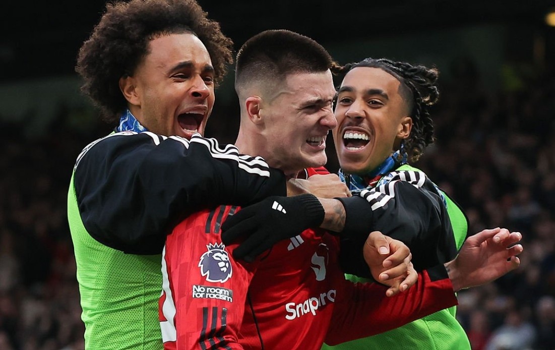 Truc tiep MU vs Leeds hinh anh