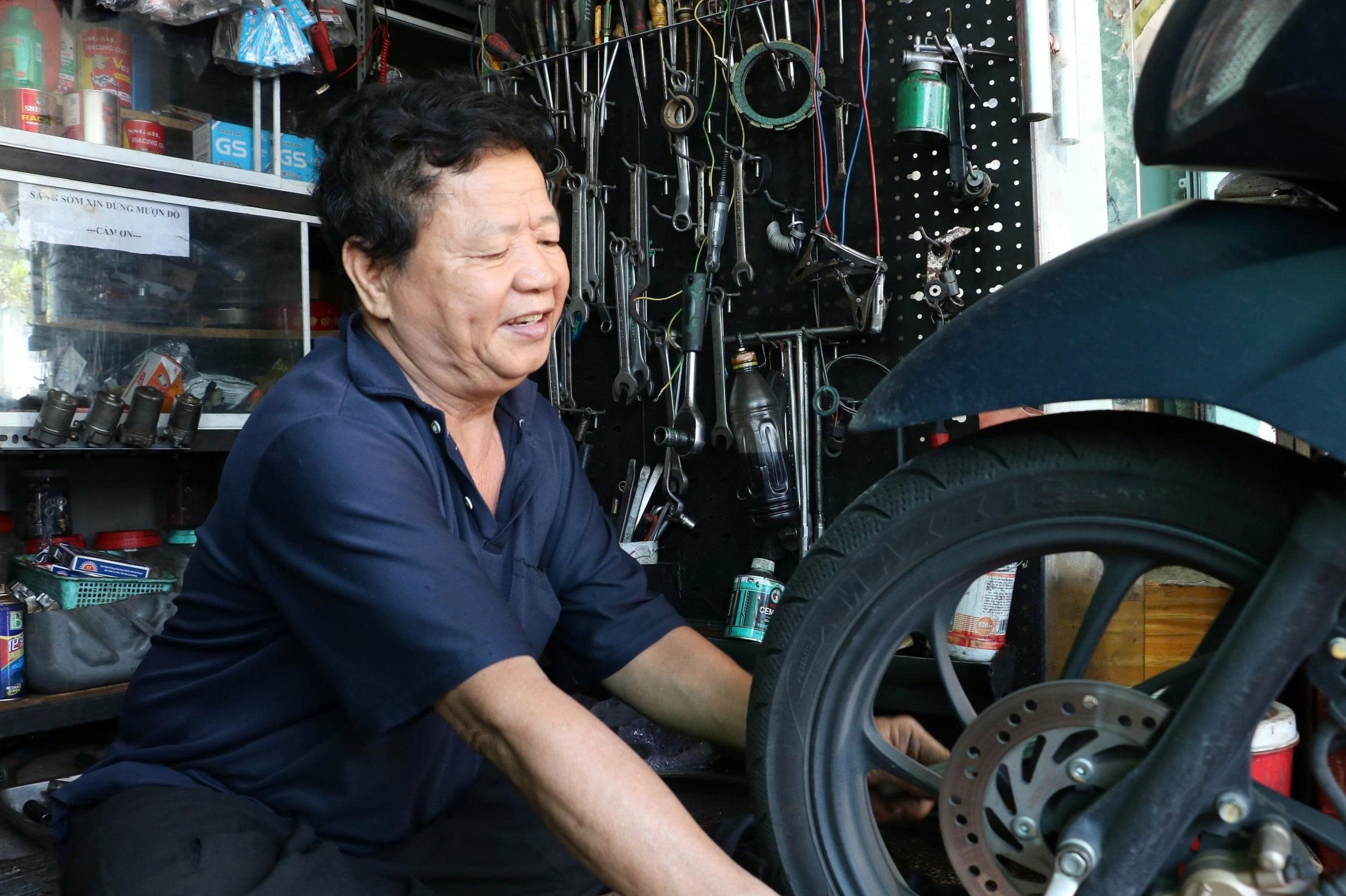 kh&ocirc;ng tiền cũng v&aacute; ảnh 4