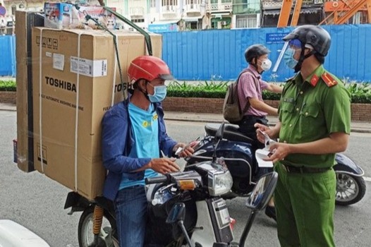 O khu phong toa, toi co duoc dat mua tu lanh? hinh anh