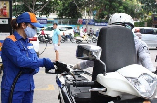 Qua quan khac do xang, toi co vi pham Chi thi 16? hinh anh