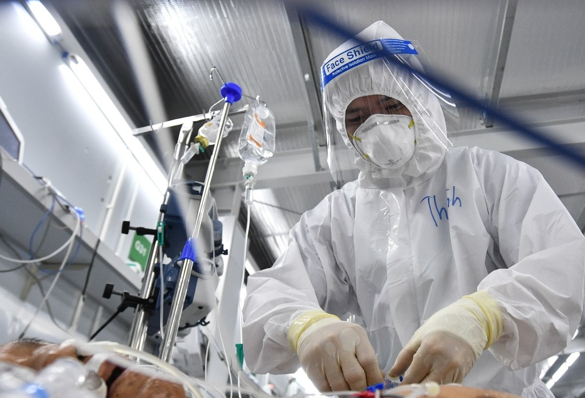 Binh Duong chuan bi phuong an thu dung, dieu tri 100.000 F0 hinh anh