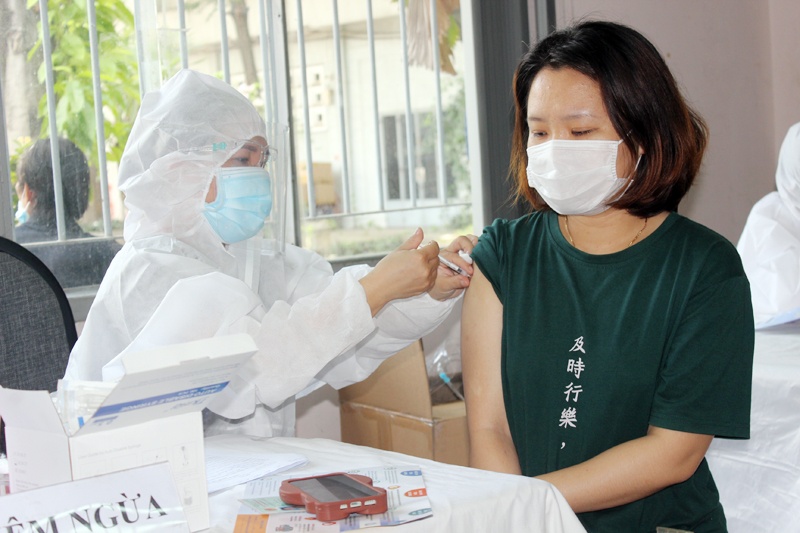 Dong Nai tiem 700.000 lieu vaccine,  tiem vaccine cho nguoi dan,  phong chong covid-19,  So Y te Dong Nai,  Phan Huy Anh Vu anh 1