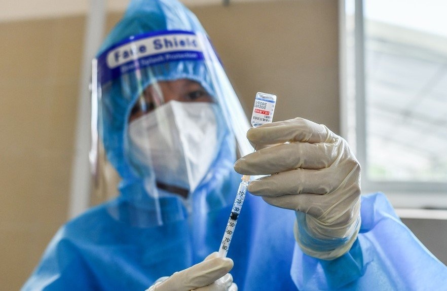 Binh Duong da tiem hon 200.000 lieu vaccine Sinopharm cho nguoi dan hinh anh