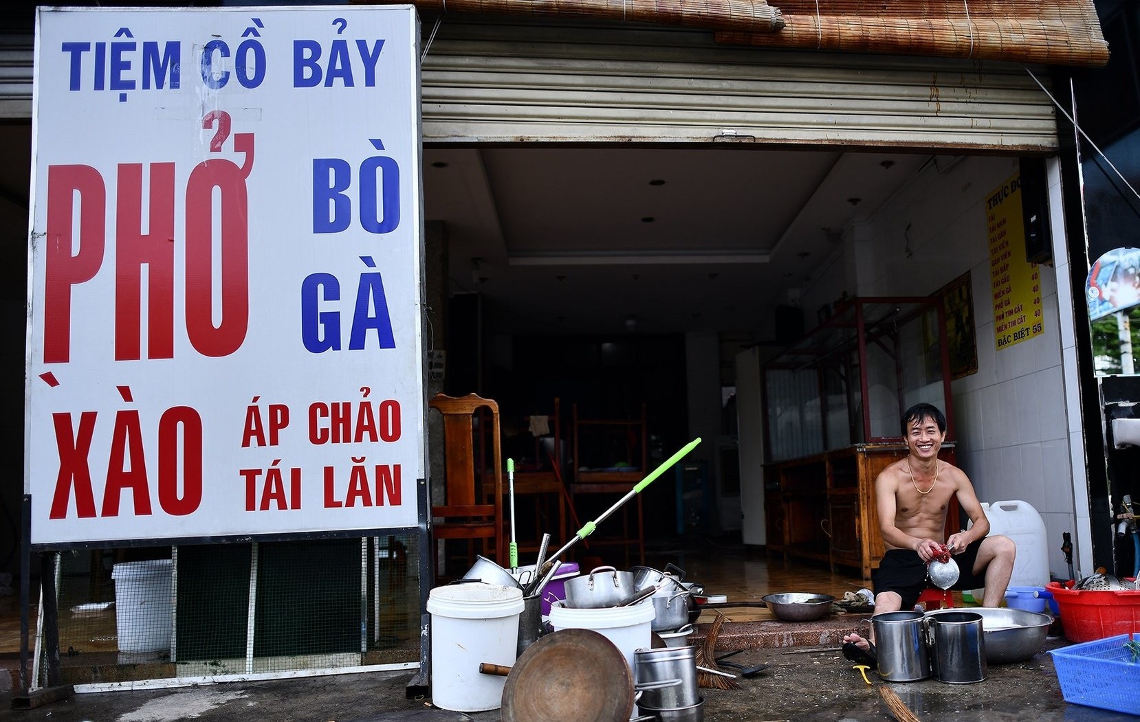 Binh Duong cho phep nhieu dich vu hoat dong, khoi phuc kinh te hinh anh