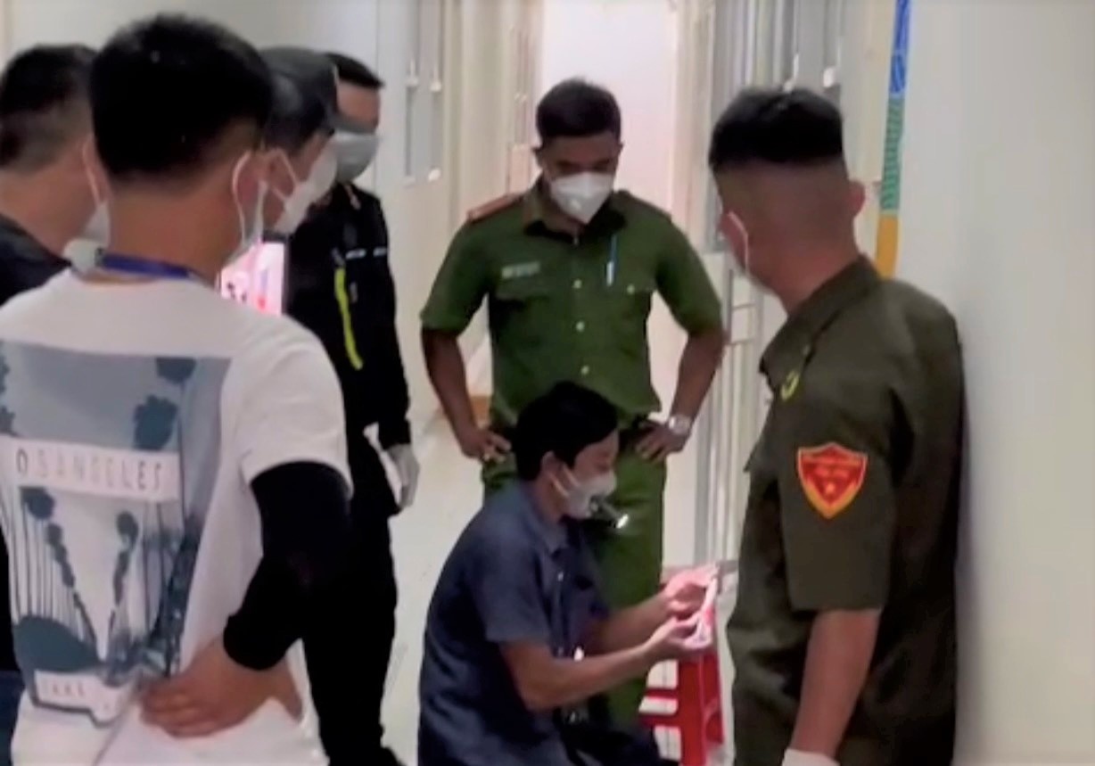 Bi thu phuong o Binh Duong xin loi nguoi dan bi cuong che xet nghiem hinh anh