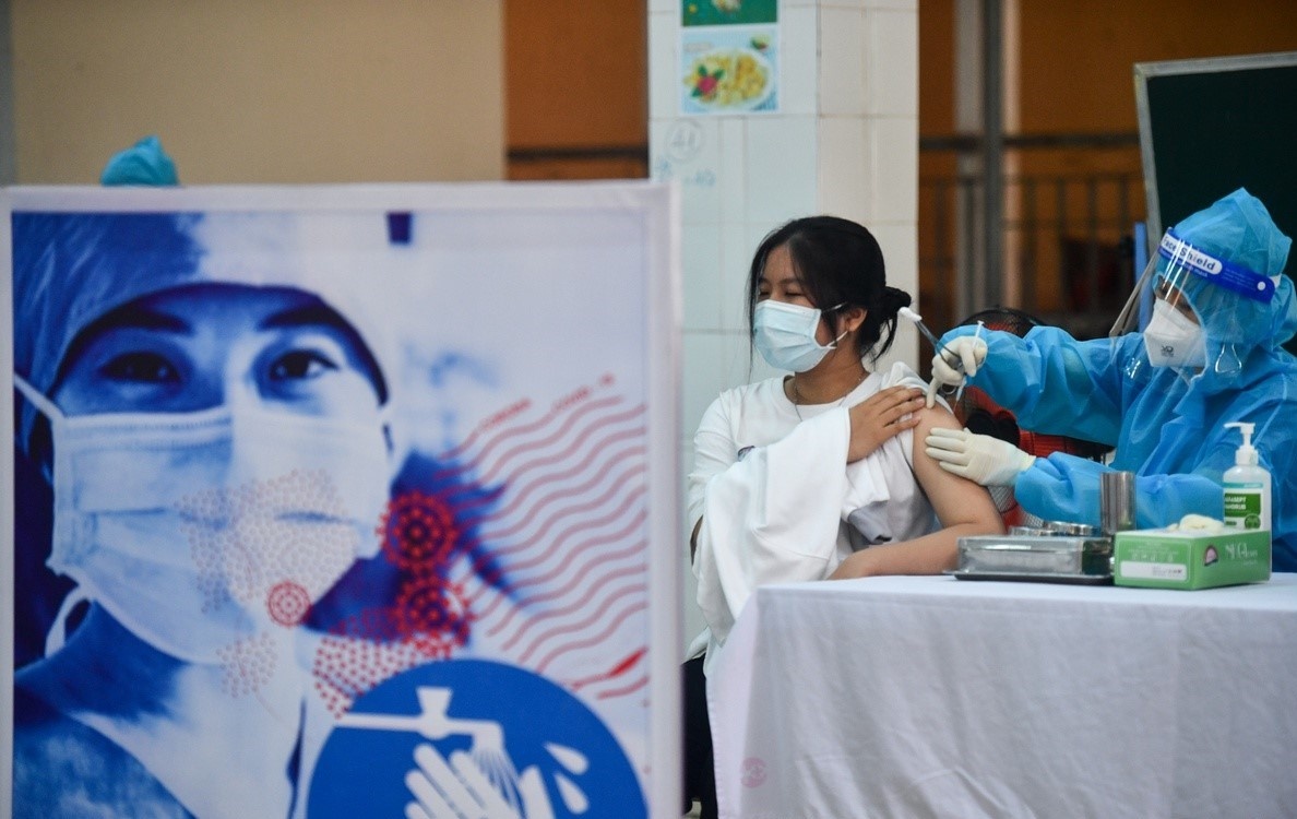 Binh Duong len ke hoach tiem vaccine cho tre 12-17 tuoi hinh anh