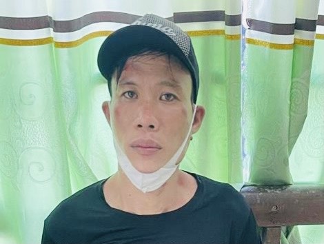 Cong an Dong Nai vay bat ten cuop co sung, co thu trong nha dan hinh anh