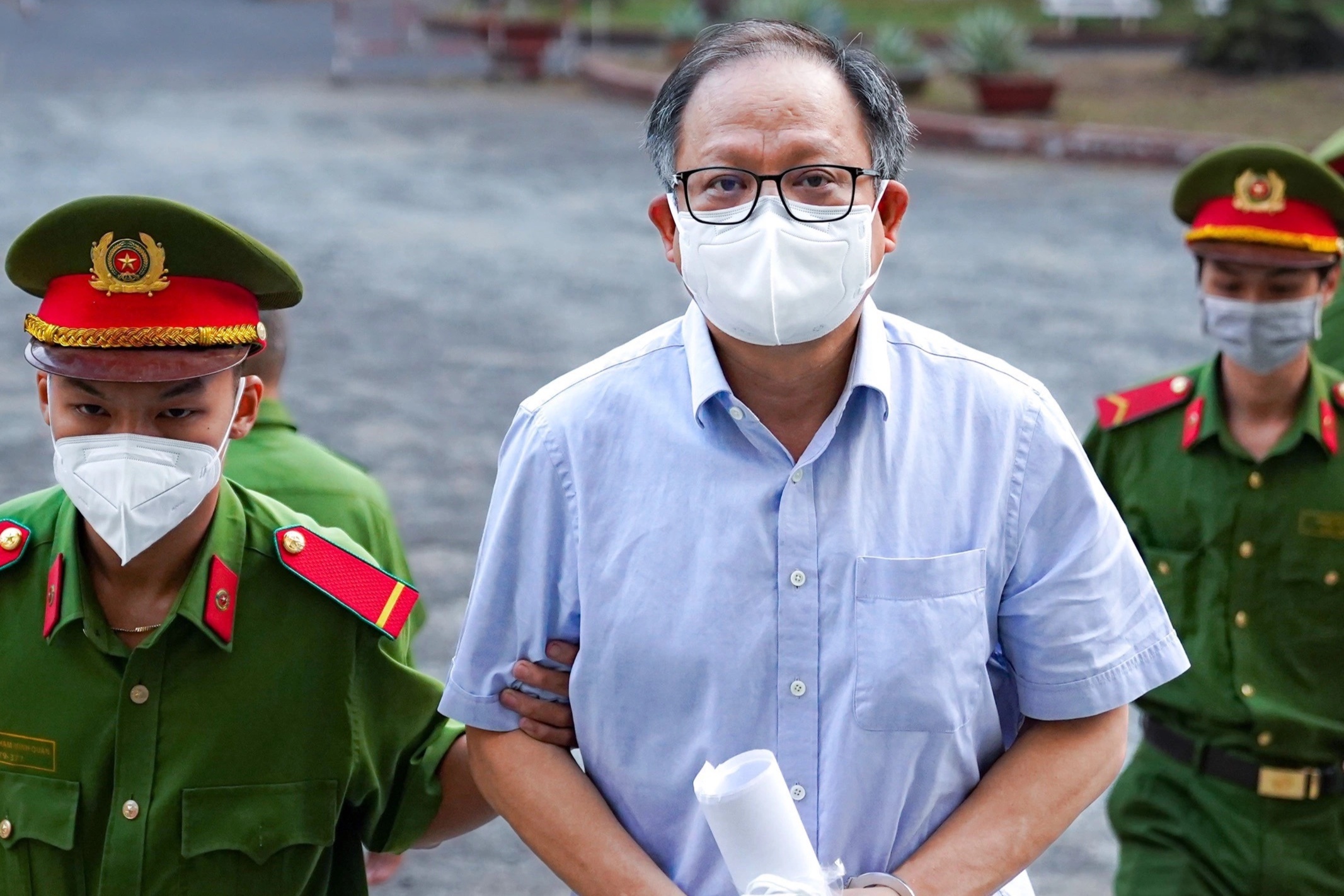 Ong Tat Thanh Cang hau toa hinh anh